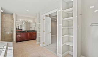 5604 HOOVER St, Bethesda, MD 20817