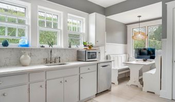 93 Meeting House Ln, Amagansett, NY 11930