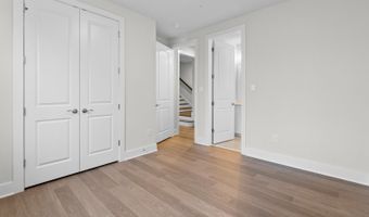 8281 Colling Manor Ct, Alexandria, VA 22308