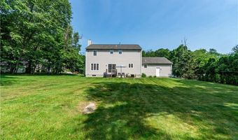 33 Oak Hill Dr, Johnston, RI 02919