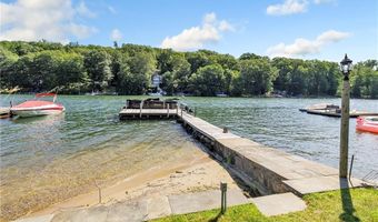 39 Cedar Dr, Danbury, CT 06811