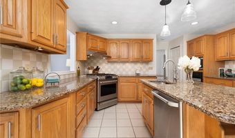 34 Finch Ln, North Kingstown, RI 02874