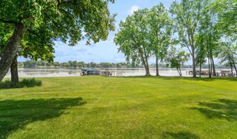 2213 SUNRISE Dr, Appleton, WI 54914