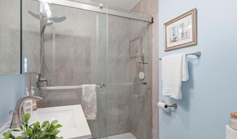 51 Cayuga Ct, Burlington, VT 05408