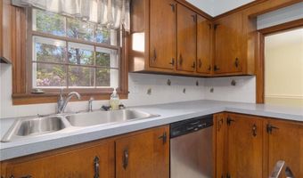 350 Essex Rd, North Kingstown, RI 02852