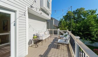 1307 Red Oak Plantation Dr, Ballwin, MO 63021