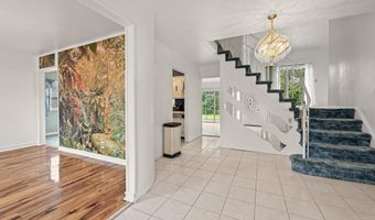 20 Sunshine Ln, Amityville, NY 11701