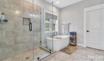 136 Ellis Ln, Arden, NC 28704