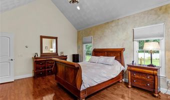 10 Lantern Brook Dr, Lincoln, RI 02865