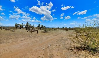 6705 E Red Barrel Dr, Yucca, AZ 86438