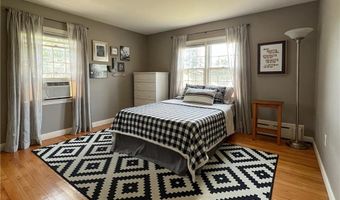 9 South Dr, Middletown, RI 02842