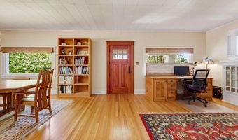 307 N Main St, Ashland, OR 97520