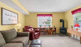 37 Wicken Sq, Albany, NY 12205