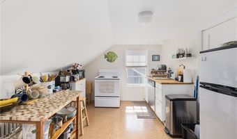 27 Franklin St, Newport, RI 02840