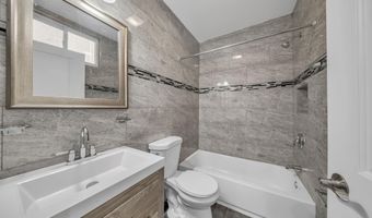 1614 R St SE, Washington, DC 20020
