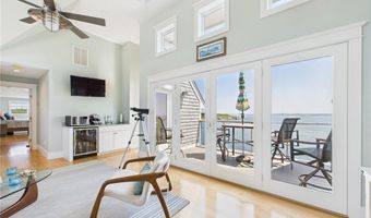 4 Clarkes Village Ln, Jamestown, RI 02835