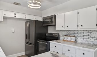 615 SUN VALLEY Dr, Cheyenne, WY 82001