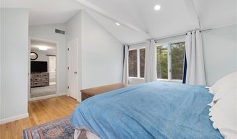 1 Gladridge Dr, East Greenwich, RI 02818