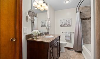 923 Hillside Dr, Amherst, OH 44001