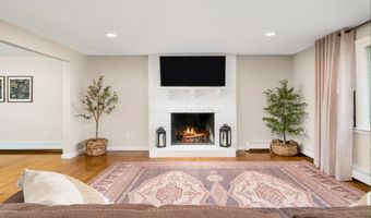 15 Diane Dr, Cromwell, CT 06416