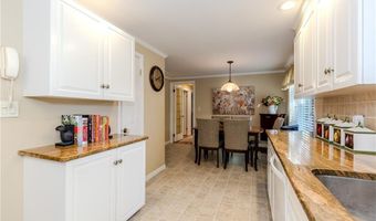 17 Woodview Dr, Cranston, RI 02920
