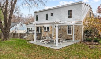 4004 ESTABROOK Dr, Annandale, VA 22003