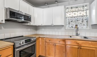 1527 NW Juniper St Apt 2, Bend, OR 97703