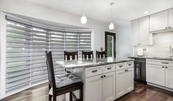 1631 S Surrey Ridge Dr, Arlington Heights, IL 60005