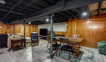 7658 General Meade Ln, Affton, MO 63123