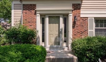 2452 E Hunter Dr, Arlington Heights, IL 60004