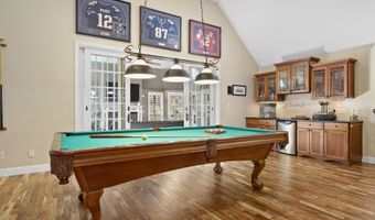 10 Barrington Dr, Bedford, NH 03110