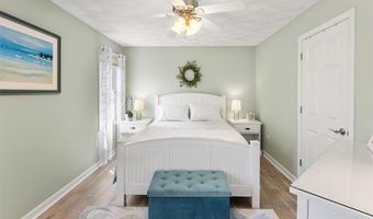 8 Mckay Ct, Warwick, RI 02889