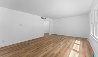 409 S 8th Ave, Brandon, SD 57005