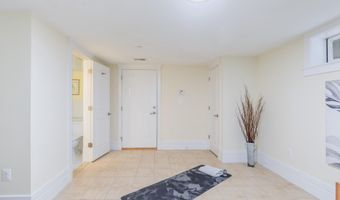 9715 SINGLETON Dr, Bethesda, MD 20817