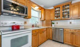 19 W Lakeview Rd, Alloway, NJ 07460