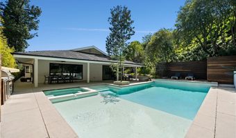 16105 Clear Oak Dr, Encino, CA 91436