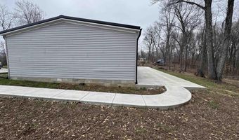 9123 E Pine Rd, Bloomfield, IN 47424