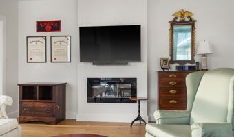 267 US Route 1, Falmouth, ME 04105