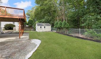 40 ROCKCREST Dr, Cranston, RI 02920