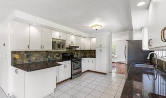 8 Ashley Dr, Lincoln, RI 02865