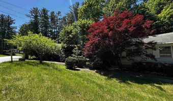 142 Pine Cir, Bennington, VT 05201