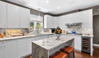 52 Fairmount Dr, Alton, IL 62002