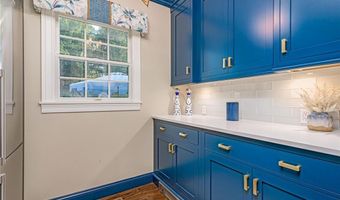36 Beauchamp Dr, North Kingstown, RI 02874
