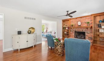 180 Spring Oaks Dr, Ballwin, MO 63011