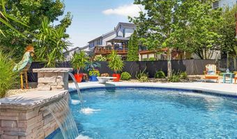1388 Red Oak Plantation Dr, Ballwin, MO 63021