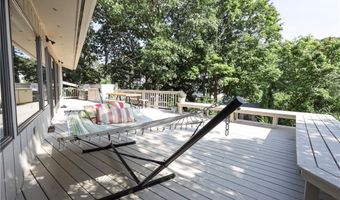 2 Buckingham St, Barrington, RI 02806