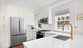 5 Pell St, Newport, RI 02840