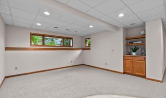 301 E WAYFARER Ln, Appleton, WI 54913