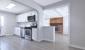 68 Elm St, Beachwood, NJ 08722