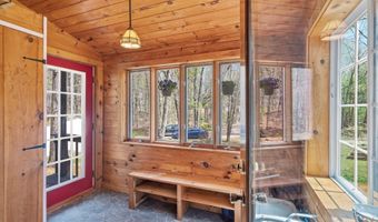 101 Canterbury Shore Dr, Canterbury, NH 03224